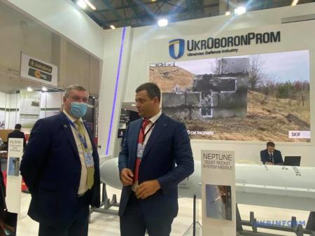 «Нептун», «Ольха» и катера: в Стамбуле на IDEF 2021 отрылся украинский стенд