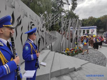 У столиці відкрили Меморіал воїнам-киянам, які загинули в АТО/ООС