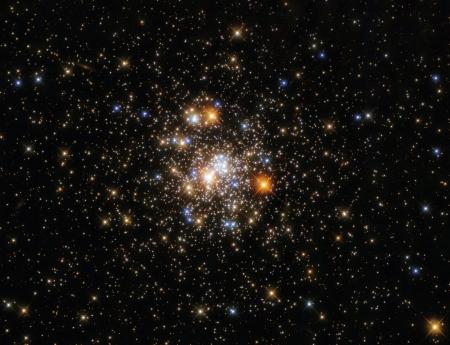 Hubble показав кулясте скупчення у сузір'ї Стрілець
