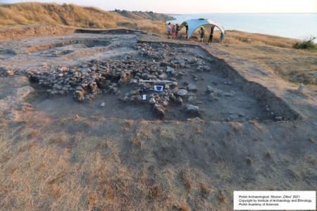 Археологи розкопали в Ольвії мармуровий карниз часів Римської імперії та ритуальне поховання