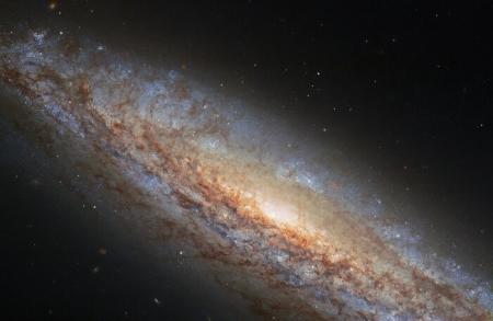 Hubble показав галактику, в якій аномально швидко народжуються зірки