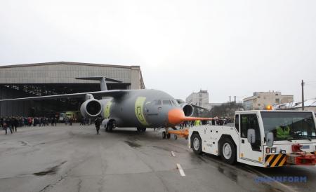 У Києві презентували перший військово-транспортний літак Ан-178-100Р