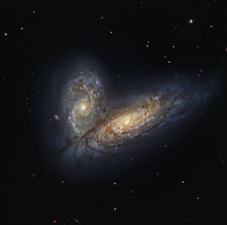 Як зливаються галактики: телескоп показав «космічного метелика»
