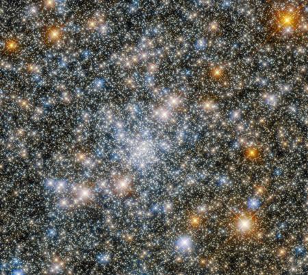 Hubble показав кулясте скупчення у сузір'ї Стрільця
