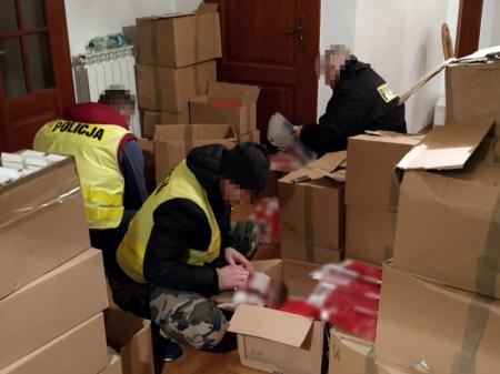 Организовали подпольную фабрику: в Польше арестованы украинцы