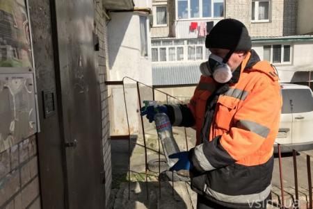 В Виннице из-за коронавируса стали дезинфицировать подъезды многоэтажек