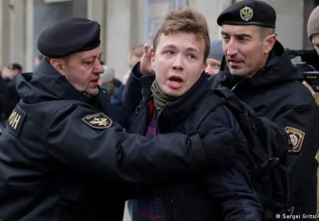 Зачем это все Александру Лукашенко? Батька взял заложника и готов к торгам