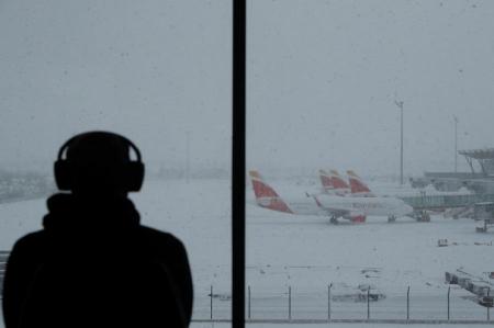 Шестеро украинцев две недели живут в аэропорту Мадрида