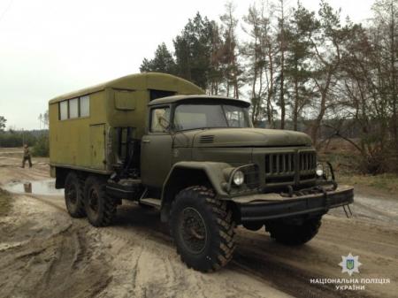 Около 200 военных машин пытались продать через интернет в Житомирской области 