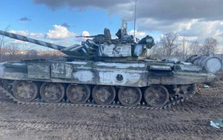 Послужать Україні. Військові захопили декілька російських танків у Чернігівській області