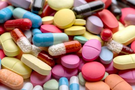 Украинцы стали больше покупать лекарств и «подсели» на БАДы