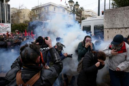 В Греции новые протесты: с полицией столкнулись педагоги и студенты