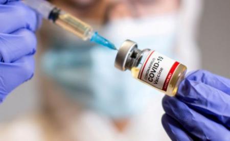 Британия первой начала вакцинацию от COVID-19: кого прививают