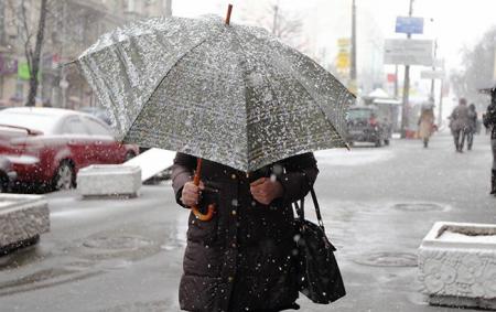 В Украине на выходные — дожди с мокрым снегом и сильный ветер
