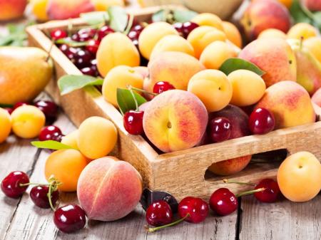 Заморозки побили черешню и абрикосовый цвет: что будет с урожаем фруктов и ягод