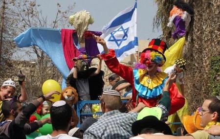 Иудеи отмечают Пурим: история и обряды праздника