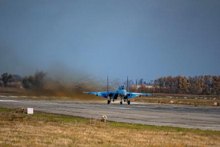 Повітряні сили замовили ремонт двох винищувачів Су-27УБ