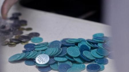 В Киеве мужчина принес на обмен 2300 жетонов метро старого образца