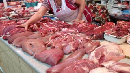 Украинцы массово отказываются от свинины