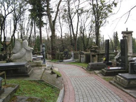 Квитки на Личаківське кладовище подорожчають вдвічі