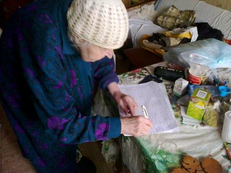 Донецк: Штаб Ахметова возобновил доставку еды одиноким старикам