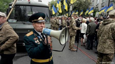 «Бессмертный полк» в Киеве: полиция напоминает о запрете коммунистической символики