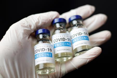 В Одесі залишками вакцини від COVID-19 почали прищеплювати громадських діячів 