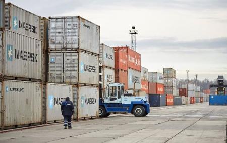 Польща та країни Балтії закликали ЄС заборонити вантажні перевезення в Росію та Білорусь