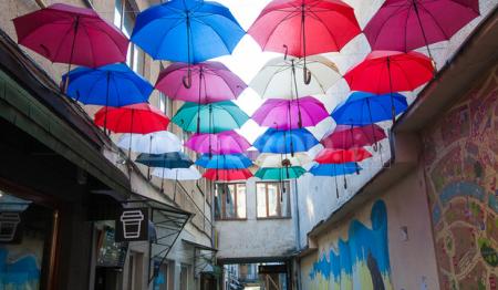 В Ужгороде «зацвела» аллея зонтиков