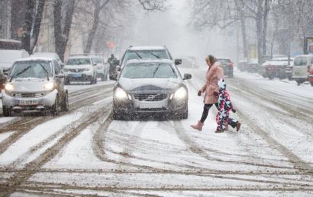 У Києві очікуються снігопади: водіїв попередили про погіршення дорожніх умов