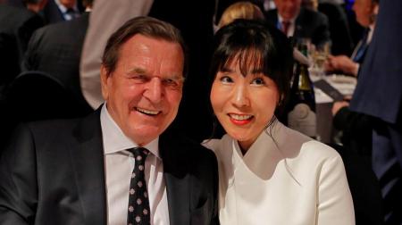 74-летний бывший канцлер Германии Шредер женился на кореянке 