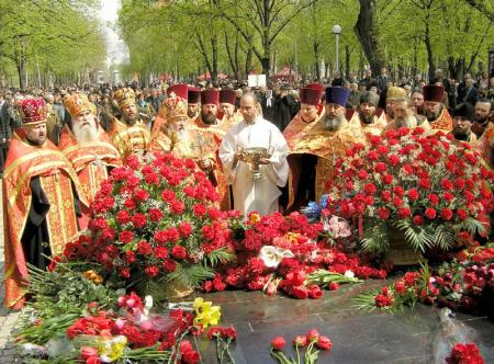 Запад Украины религиозен на 86%, восток - на 59%