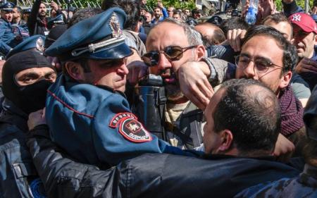 Протесты в Ереване: произошли новые стычки 