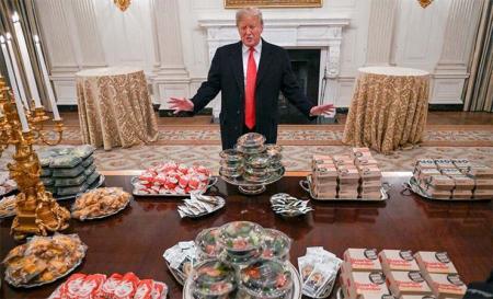 300 бургеров и пицц в Белом доме: Трамп накормил гостей фастфудом