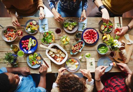 Этикет-ликбез: как правильно делиться едой