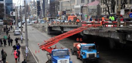 Шулявский мост обещают открыть для автомобилей до конца года