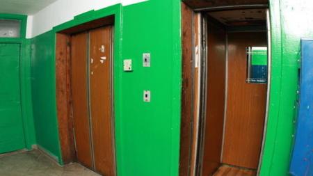 В Запорожье жильцы многоэтажки 30 лет прожили без лифта