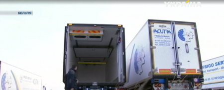 В Бельгии 12 мигрантов спрятались внутри машины-рефрижератора