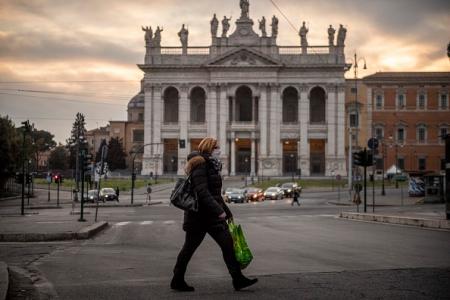 Протесты в Мадриде и комендантский час в Сербии: как Европа борется с коронавирусом