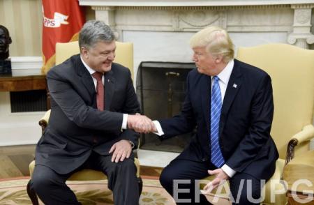 Порошенко возмутило, что Трамп встречался с Путиным без участия Украины 