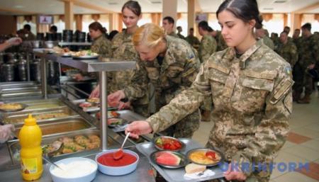 Число женщин-военных в Украине за семь лет возросло почти вдвое