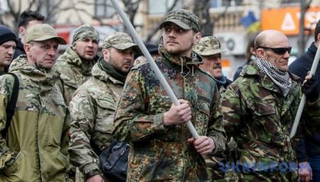 Близько 43% українців готові долучитися до відсічі у разі вторгнення РФ