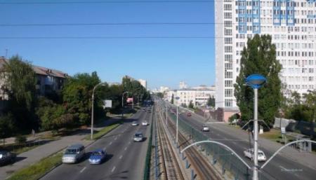 В воскресенье перекроют одну из самых загруженных улиц Киева