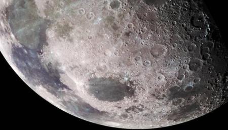 NASA впервые обнаружило воду на освещенной стороне Луны