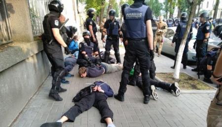 Полиция уже задержала в центре Киева 56 человек, пострадали пятеро копов
