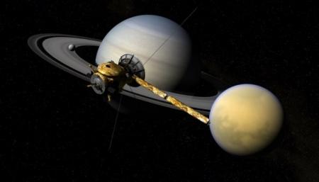 Ученые заметили свежий лед на северном полюсе спутника Сатурна