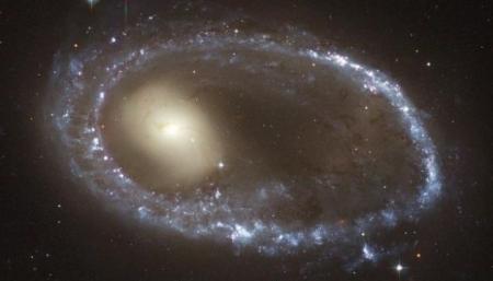 Астрономы обнаружили космическое кольцо, образованное столкновением галактик