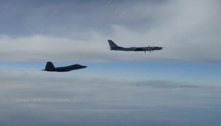 ВВС США сообщили об опасном перехвате В-52 российскими истребителями