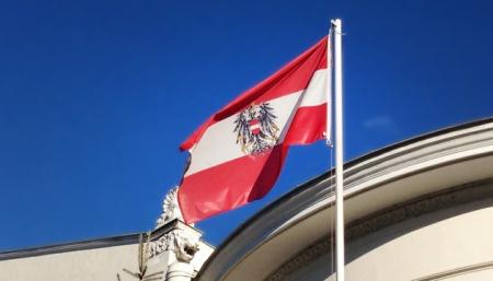 Партия Курца убедительно побеждает на выборах в Австрии