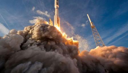 SpaceX успешно запустила ракету Falcon 9 с клетками мозга и COVID-аппаратом